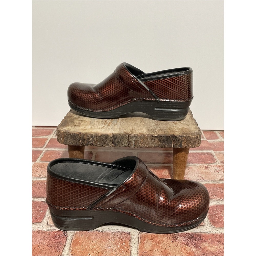 Dansko XP Size 38 7.5-8 Ruby Anaconda Copper Patent Leather Professional Clogs